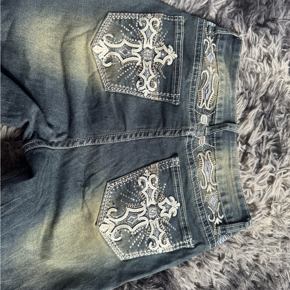 Embellished Dark Wash Women’s Jeans with Decorative Back Pockets